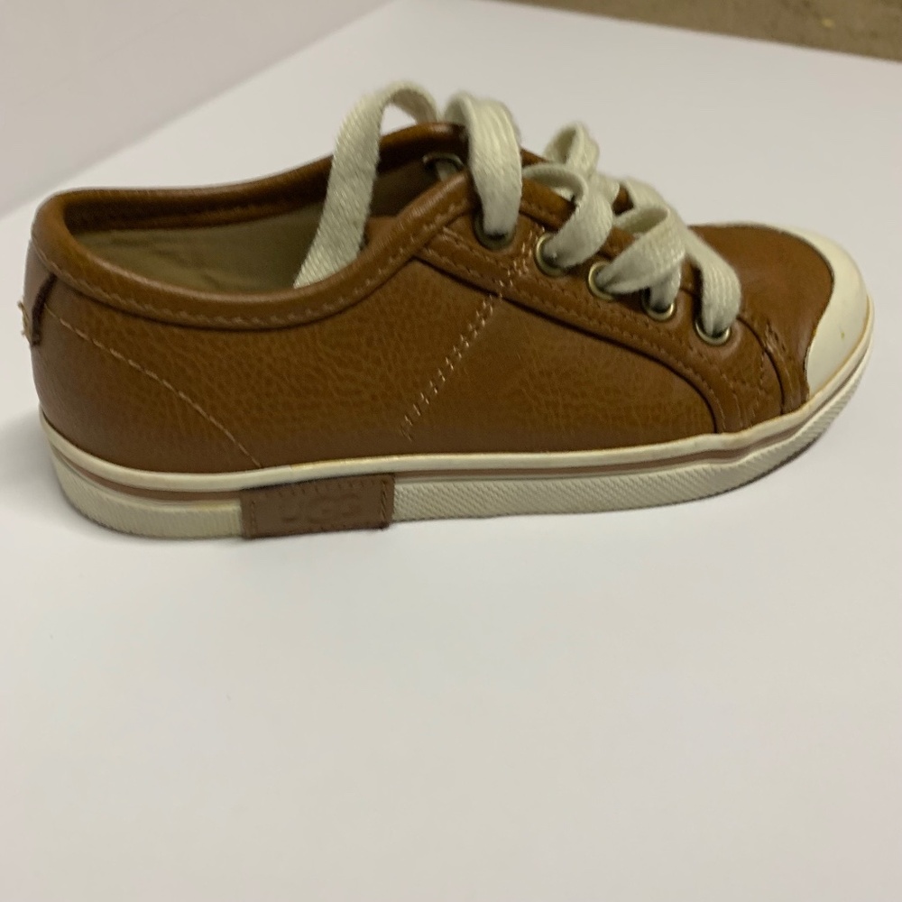 UGG Broderick Low Top Lace Up Sneakers US 11 Kids 1011820K VGC
